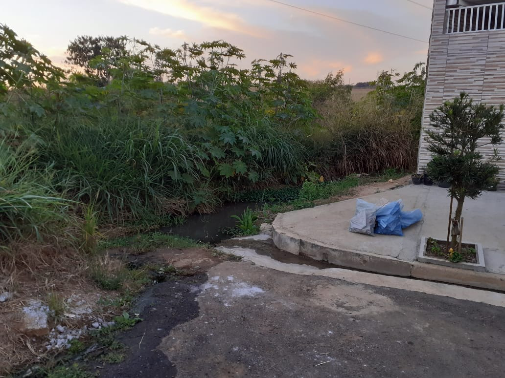 Vereador cobra instalação de canaleta para escoamento de água da chuva no Batagin